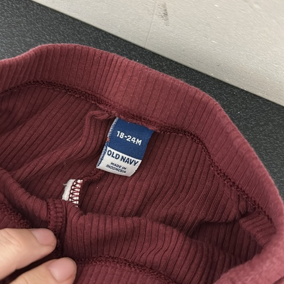 Old navy flare pants - Picture 2 of 2